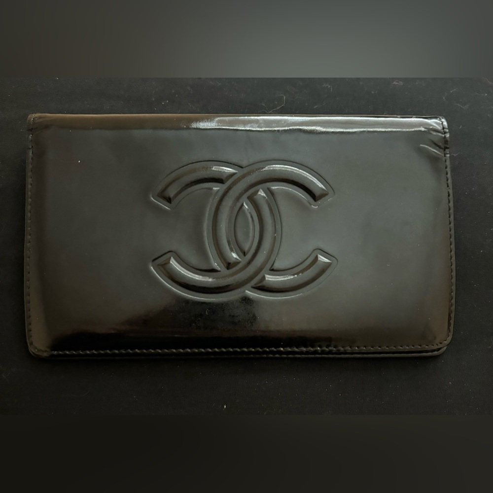 Patent Leather Black Chanel Wallet with Camilla Flowers on Back - Picture 1 of 6